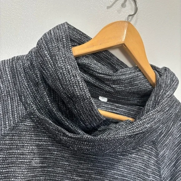 Lululemon Healthy Heart Pullover Sweater Women’s Size 6 - Picture 4 of 12